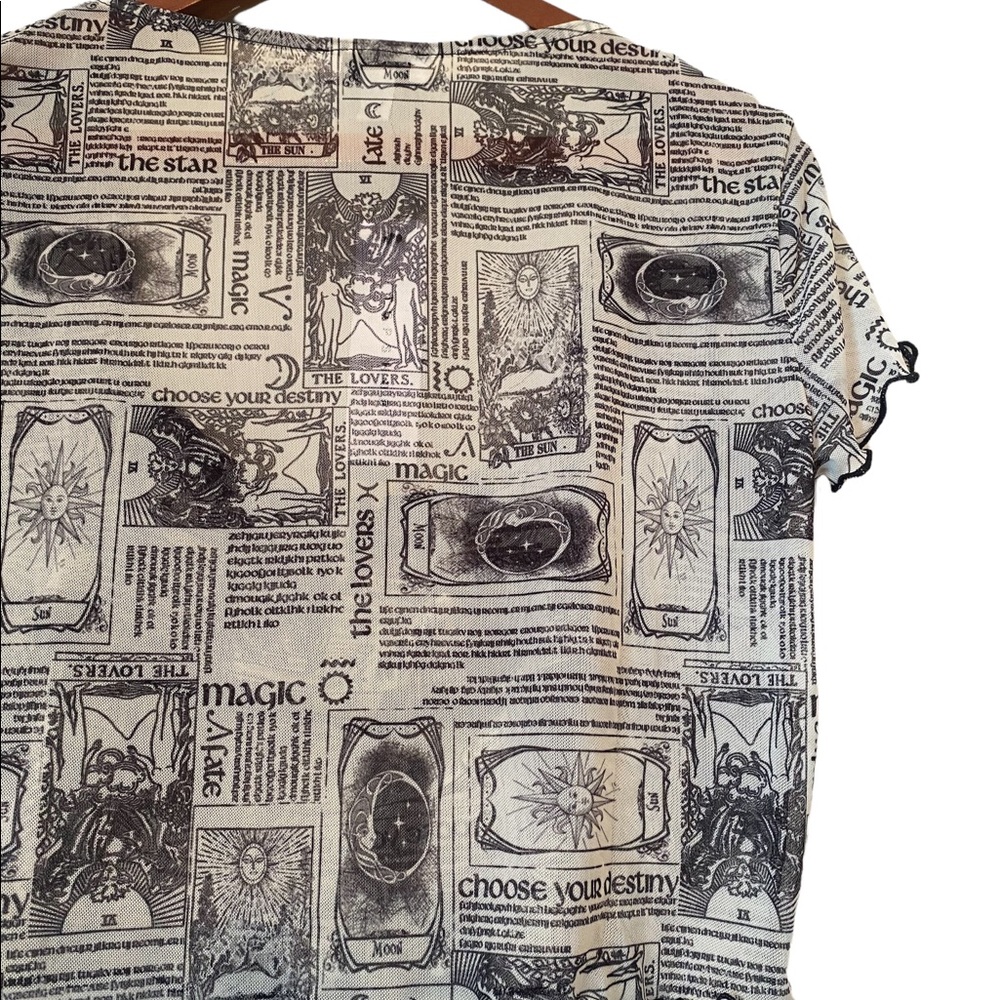 TOPSHOP Black and Cream Newsprint Crop Top - Picture 4 of 11